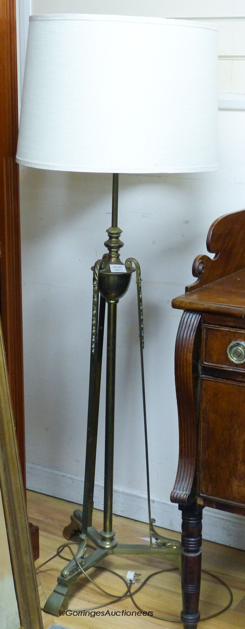 An Edwardian Brass telescopic lamp standard.